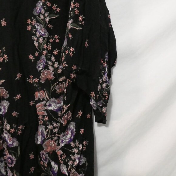 TORRID | 1/2 | Floral Open Front Kimono Jacket - Picture 13 of 16